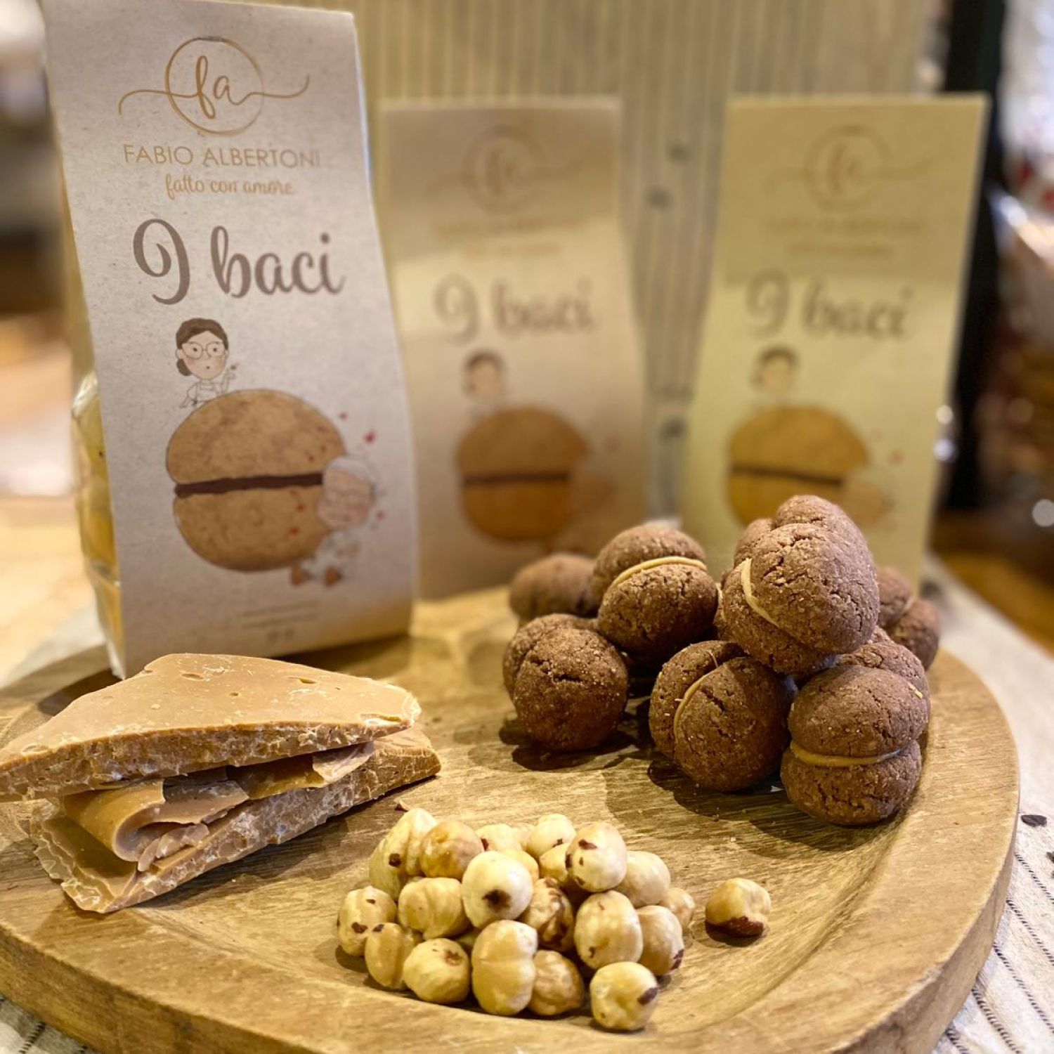 BACI CACAO E NOCCIOLE CON CIOCCOLATO BIONDO