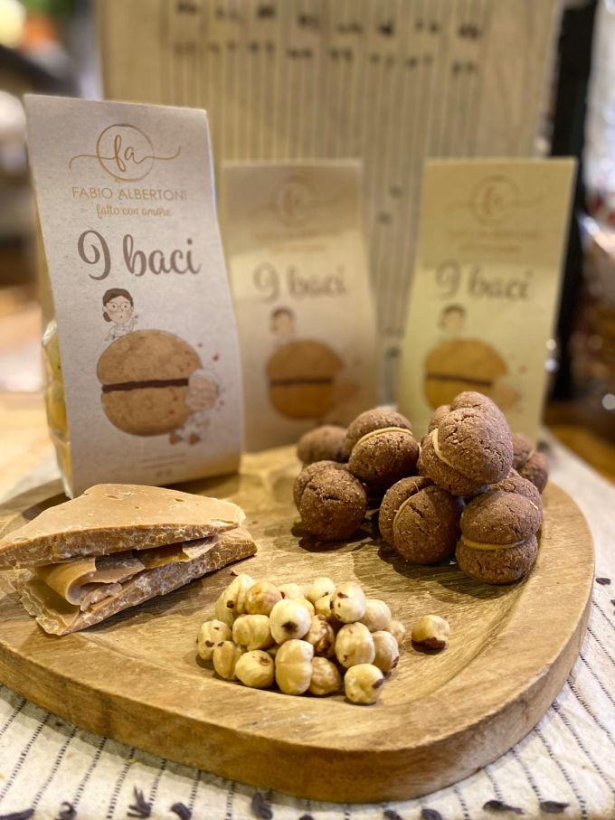 BACI CACAO E NOCCIOLE CON CIOCCOLATO BIONDO